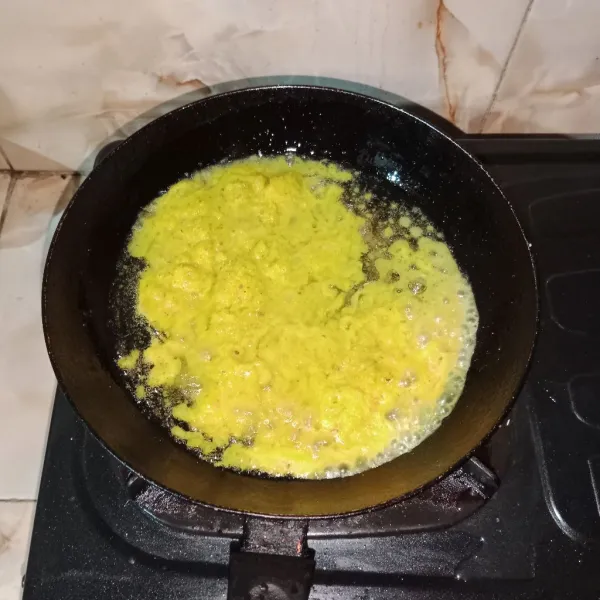 Tumis bumbu sampai harum.