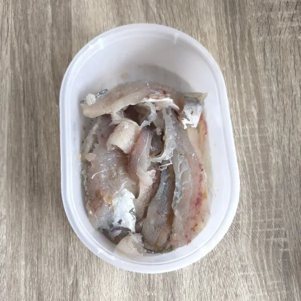 Siapkan ikan yang sudah dibersihkan dan difillet.