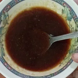 Campur semua bahan saus, aduk rata, kemudian koreksi rasanya.