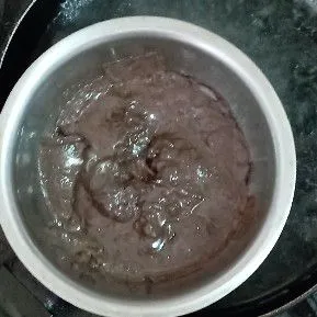 Tim coklat hingga meleleh sempurna.