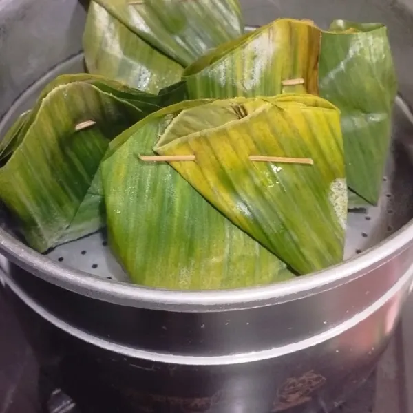 Kukus pepes selama kurang lebih 30 menit