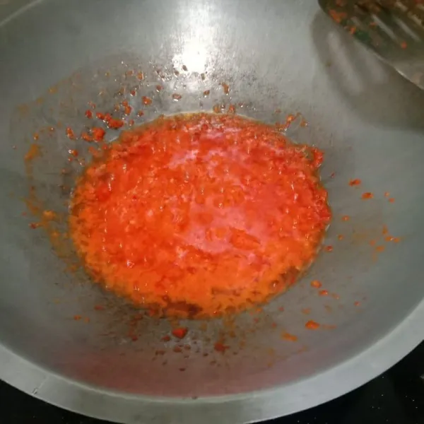 Tumis bahan halus sampai matang