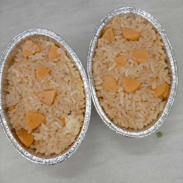 Tuang nasi dalam wadah anti panas/alumunium foil