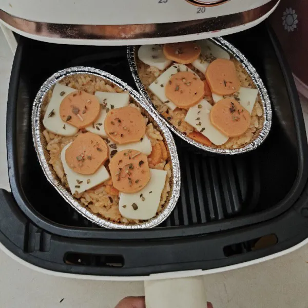 Panggang dalam air dryer/oven selama 10 menit.