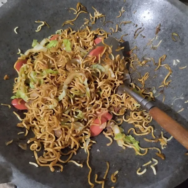 Bumbui dengan kecap manis, garam, lada dan kaldu bubuk. Aduk rata.