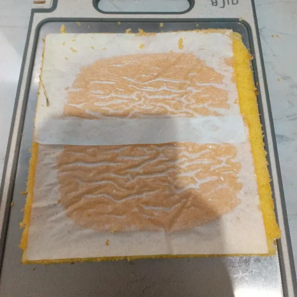 Setelah matang keluarkan dari oven biarkan suhu ruang. Lepas kertas rotinya.