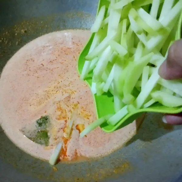 Setelah mendidih Masukan Labu siam