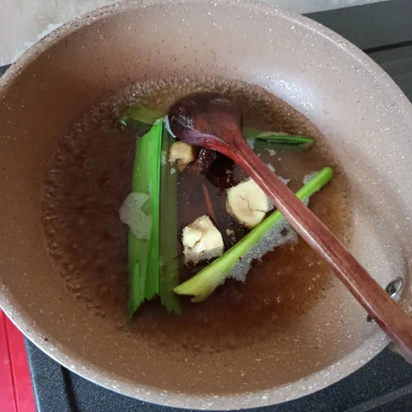 Masak hingga mendidih.