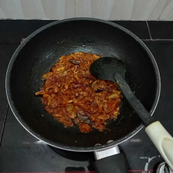 Masak sambil di aduk perlahan hingga tanak. Angkat.