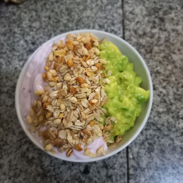 Beri granola sesuai selera