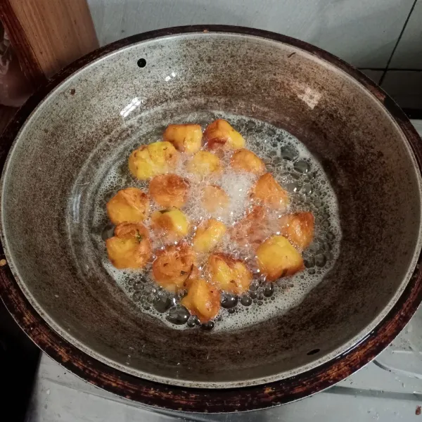 Goreng hingga matang. Tiriskan dan Siap di sajikan