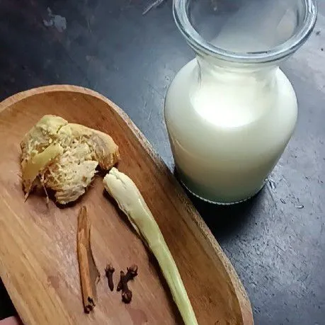 Siapkan bahan-bahannya.
