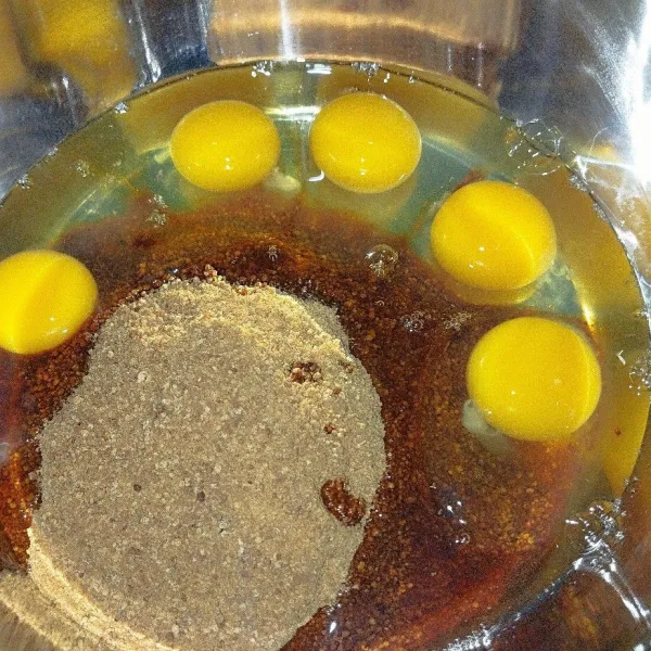Tambahkan telur.