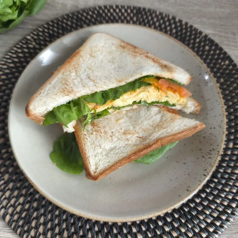 Roti sandwich isi telur