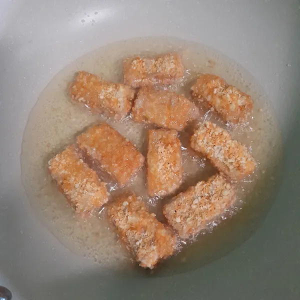 Goreng sampai kuning keemasan. Siap disajikan!