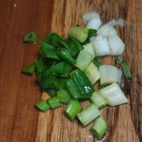 Iris daun bawang.