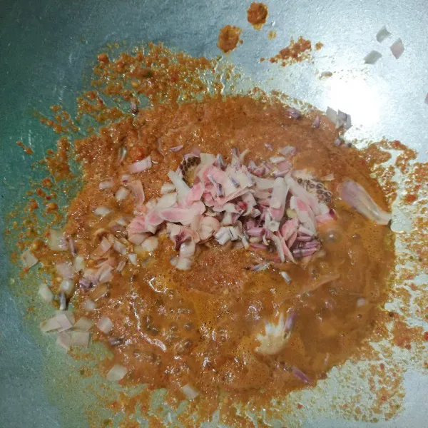 Masukkan kecombrang.