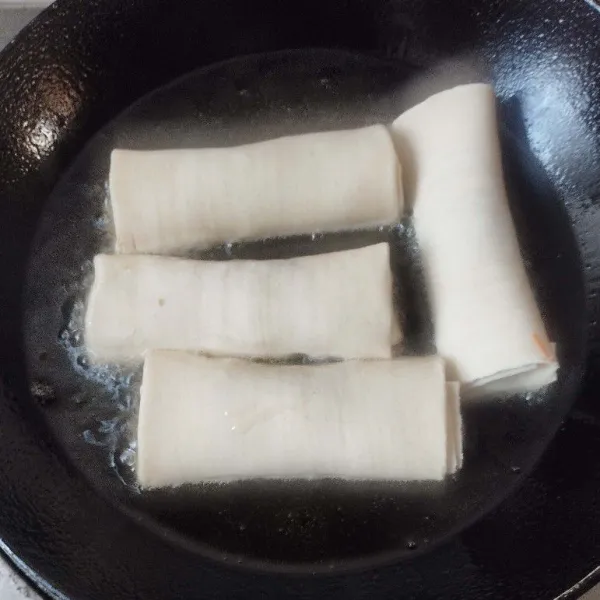 Goreng  di api sedang hingga kuning kecoklatan. Sajikan saat hangat!