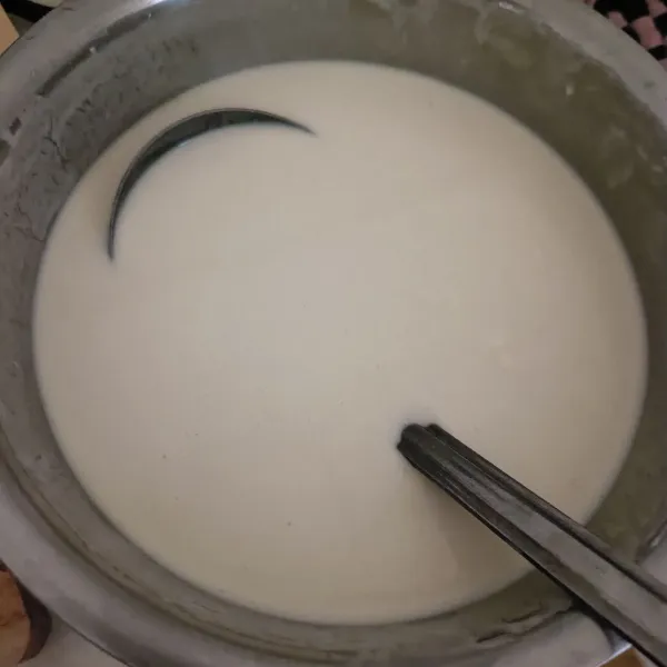 Aduk rata, pastikan tidak ada yang bergerindil.