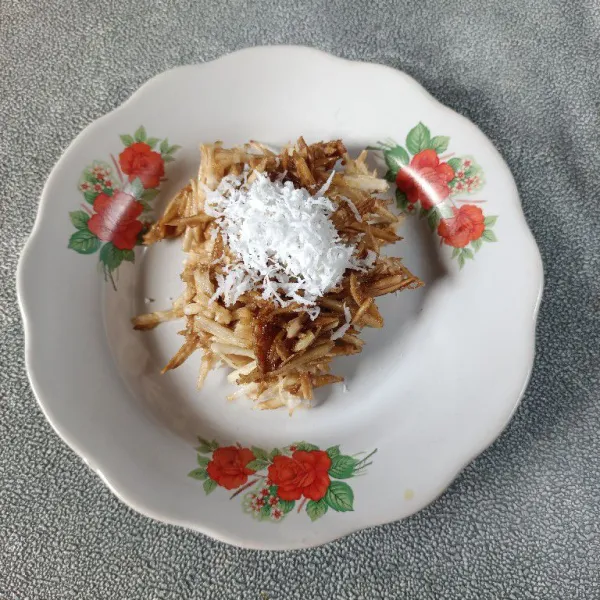 Sawut singkong siap disajikan.