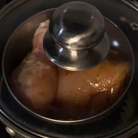 Kukus hingga ayam matang.