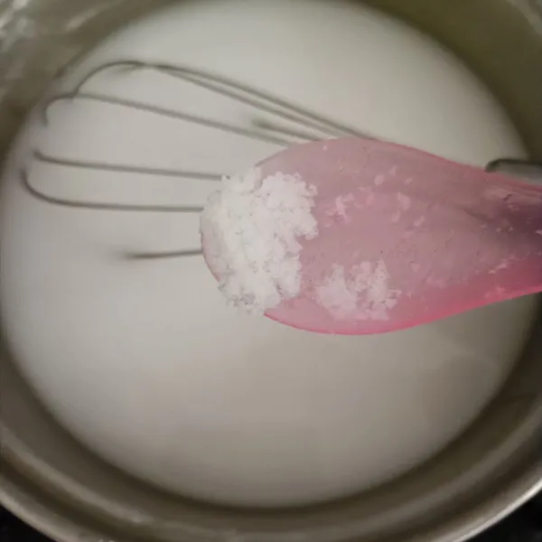 Lalu, tambahkan garam.