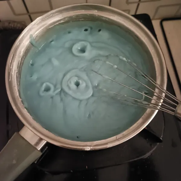 Masak di atas kompor sampai matang meletup-letup.