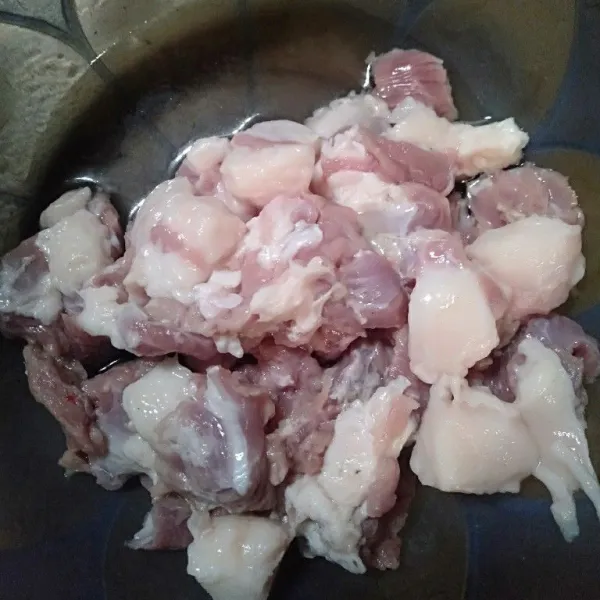 Cuci bersih lalu potong kecil2.