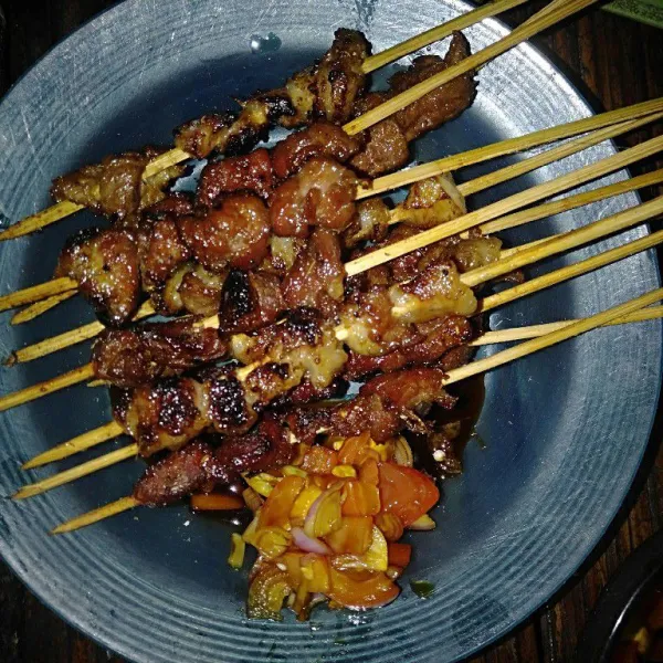 Sajikan dengan sambal kecap