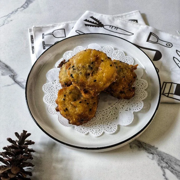 Pisang goreng gembung wijen