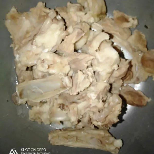 Rebus kambing untuk membuang lemaknya.