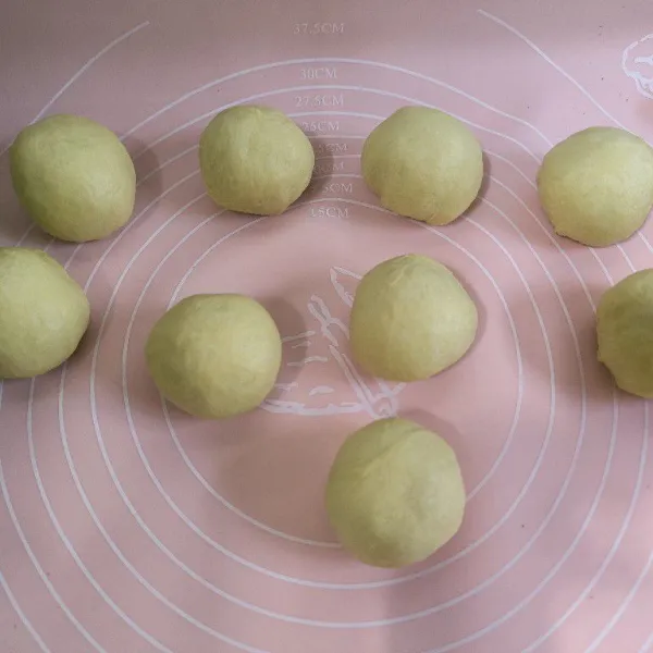Bagi menjadi 9 bagian, dengan berat 50gr.