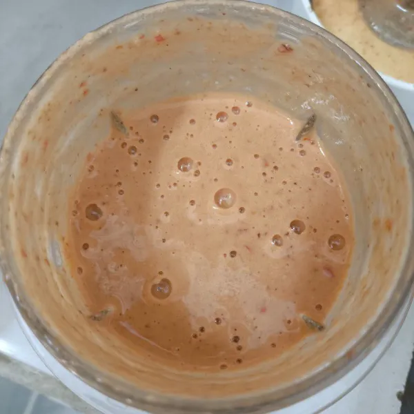 Blender hingga bumbu halus.