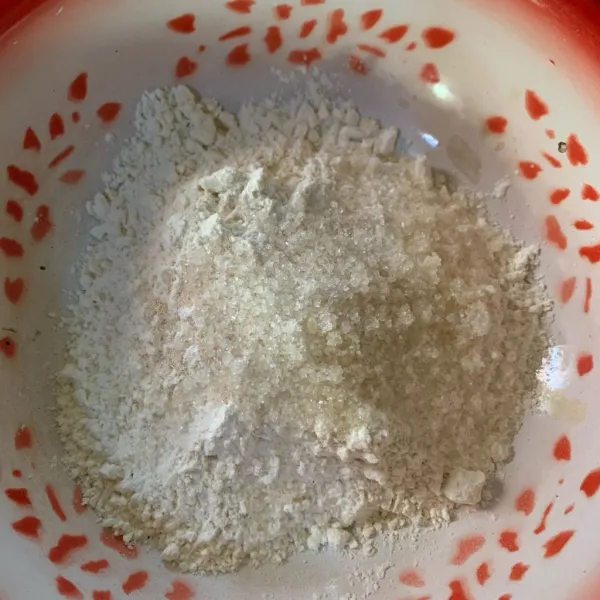 Campur bahan kering hingga tercampur