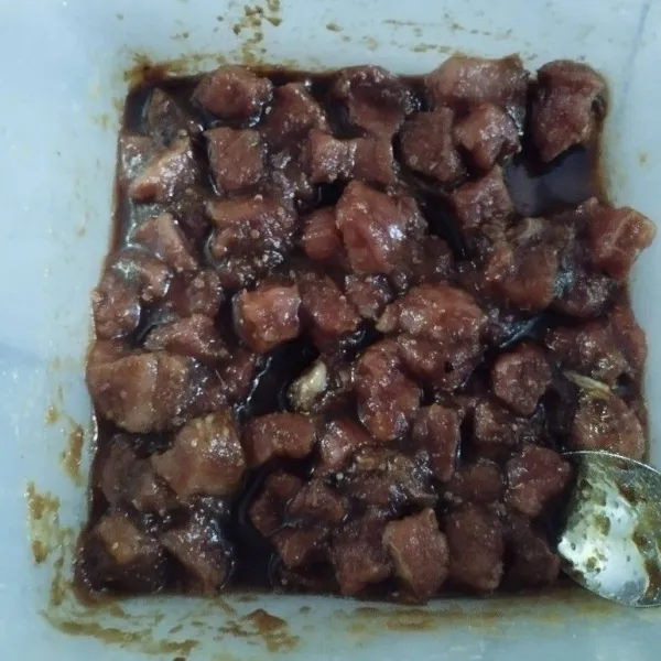 Aduk rata, kemudian simpan dalam lemari es kurang lebih 30 menit.