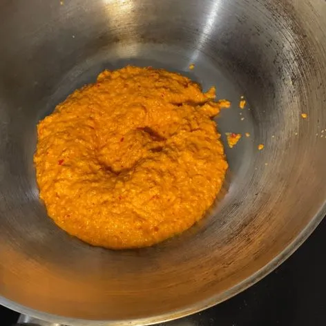 Tumis bumbu hingga wangi.