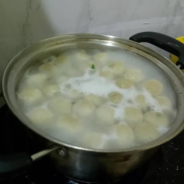 Rebus cilok sampai mengapung.