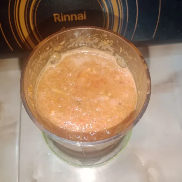 Blender bahan sambal.