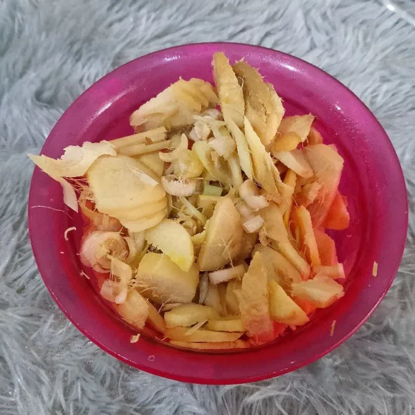 Iris tipis jahe dan serai