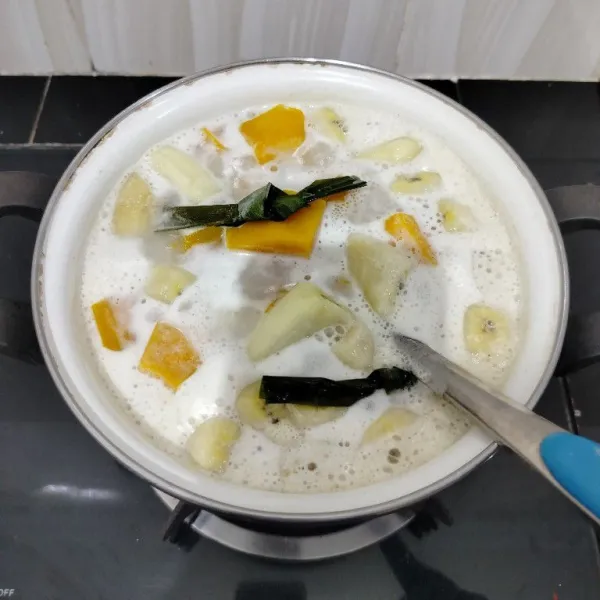 Masak sambil di aduk perlahan hingga mendidih. Lalu angkat.