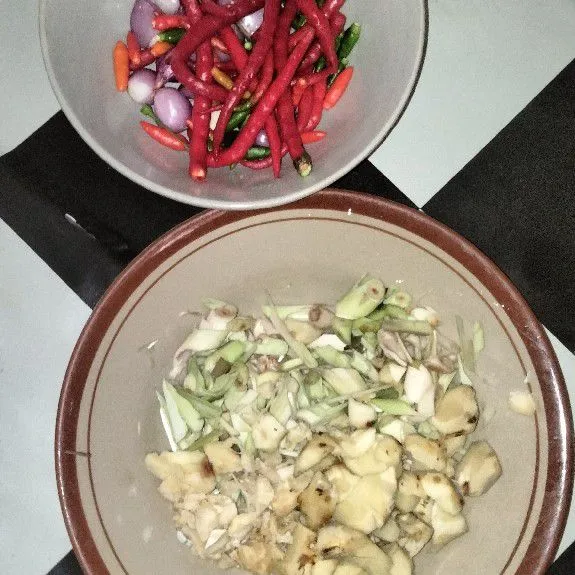 Iris kecil semua bahan sebelum di blender halus