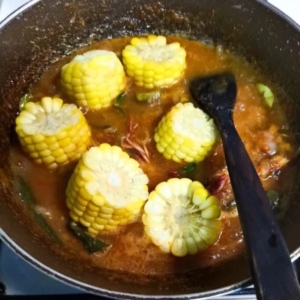 Masukkan seasoning dan jagung manis