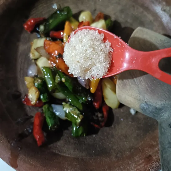 Beri gula, garam, dan penyedap.