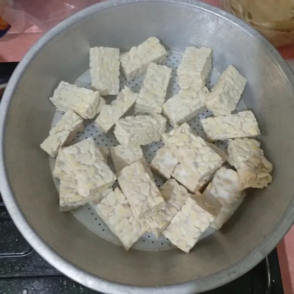 Kukus tempe.