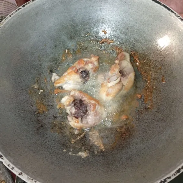 Goreng ayam.