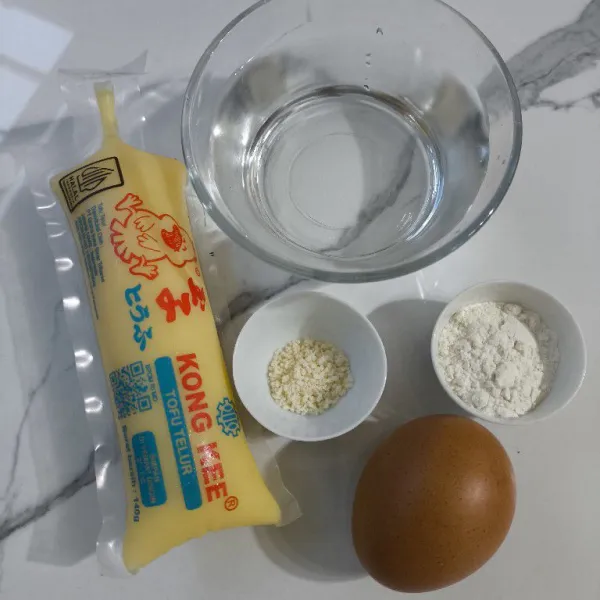 Siapkan bahan terlebih dahulu.