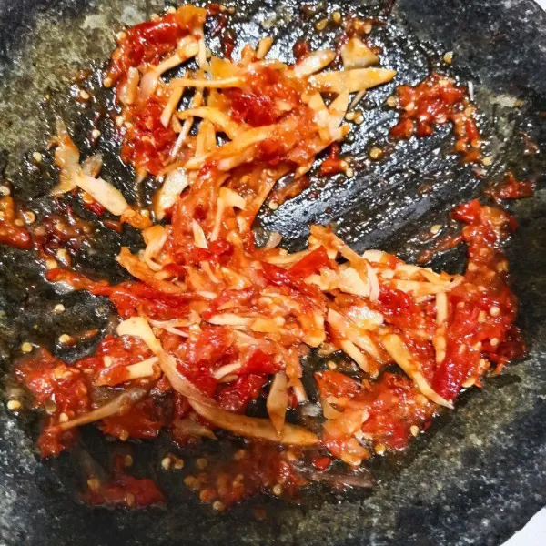 Masukkan perasan jeruk limo aduk rata dan siap disantap.