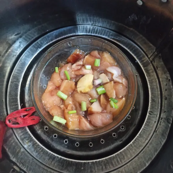 Kukus hingga matang.