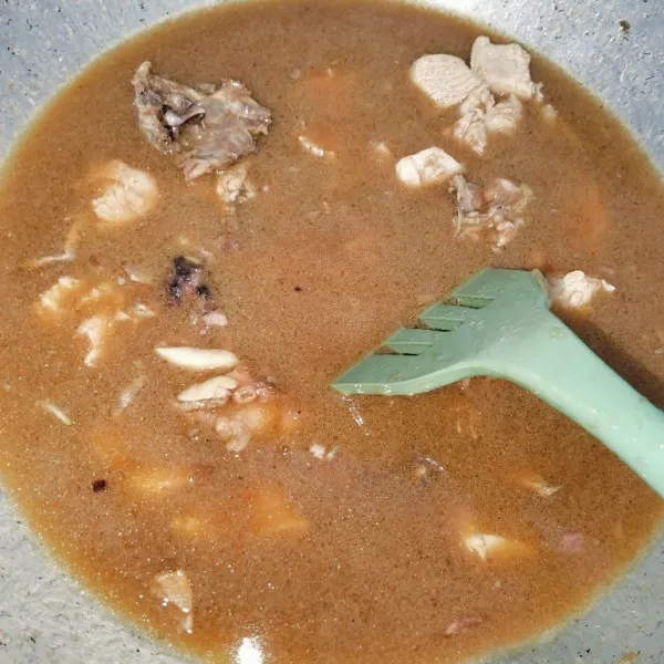 Tuangkan air secukupnya.