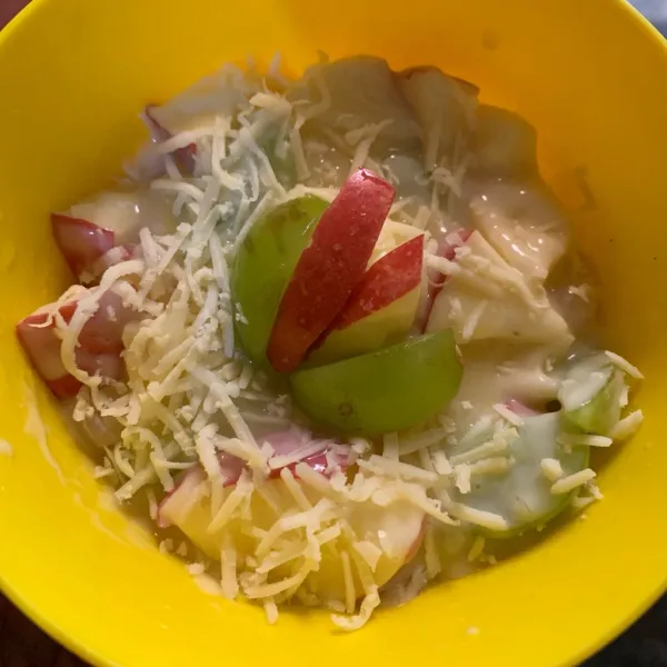 Beri parutan keju di atasnya